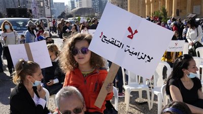 تظاهرات في دولة عربية تطالب بعدم إلزامية التلقيح ضد كورونا | فيديو 