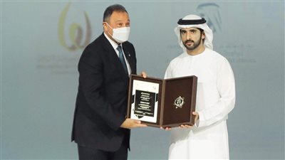 الخطيب يتسلم جائزة محمد بن راشد للإبداع الرياضي