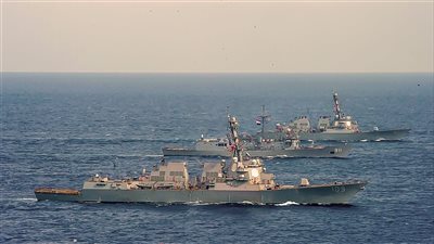 القوات البحرية المصرية والأمريكية تنفذان تدريبا في البحر الأحمر بنطاق الأسطول الجنوبي