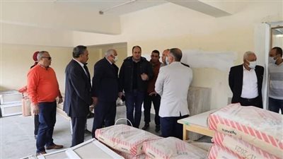 محافظ الوادي الجديد يتفقد مبنى المدينة الشبابية بالخارجة