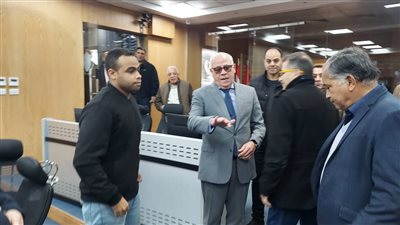 محافظ بورسعيد يتابع سير العمل بالشبكة الوطنية الموحدة للطوارئ 