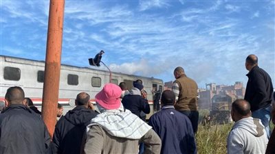 نشوب حريق في جرار قطار منوف - طنطا | صور