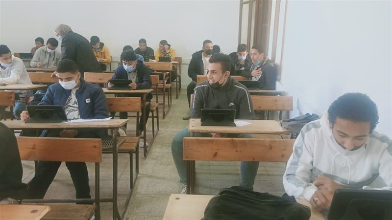 الصف الثاني الثانوي