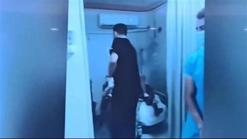 طبيب يتعدى على مريض
