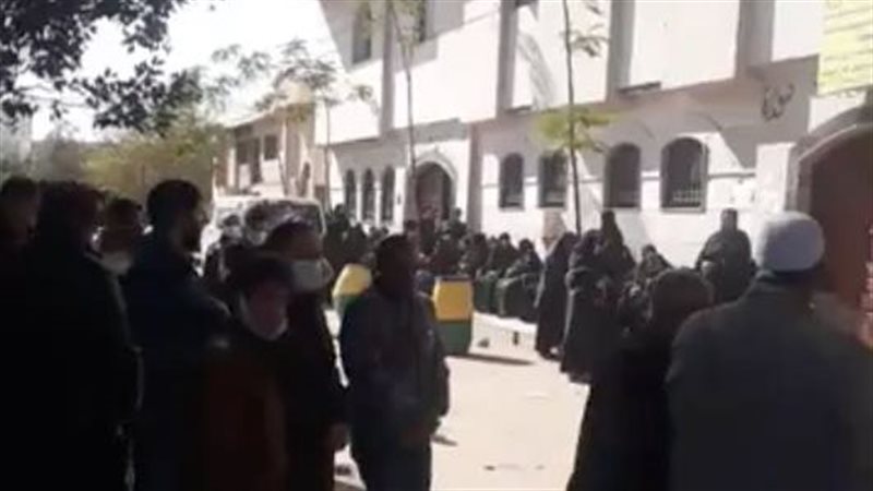 الآلاف يحتشدون لتشييع