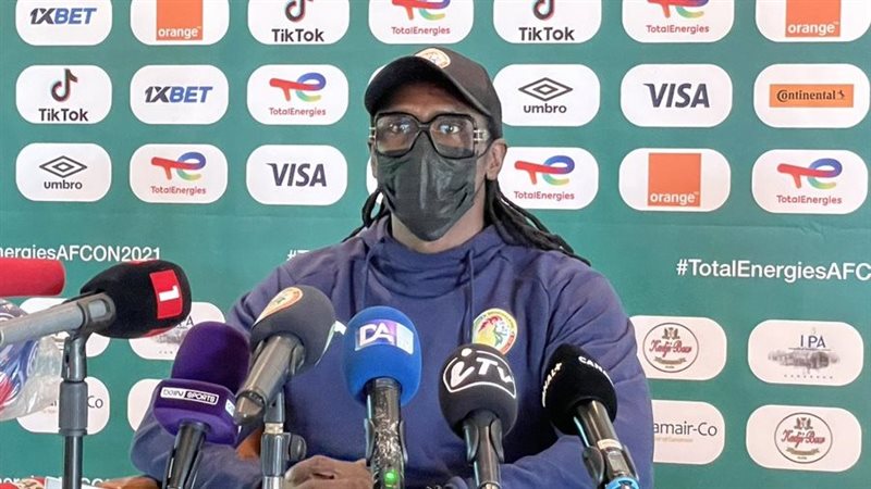 أليو سيسيه مدرب منتخب