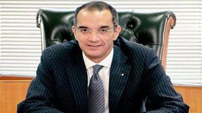 عمرو طلعت يستعرض أمام الرئيس سير الدراسة في 