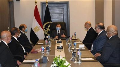 وزير الداخلية يعقد اجتماعا بعدد من مساعديه لمراجعة خطة تأمين منتدى شباب العالم 