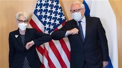 الأمريكيون والروس يبدأون محادثات 