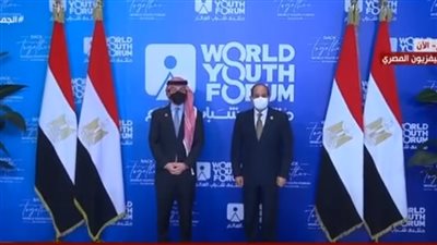 السيسي يلتقط الصور التذكارية مع ولي عهد الأردن بافتتاح منتدى شباب العالم | فيديو