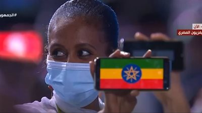 من أرض السلام.. المشاركون في منتدى شباب العالم يرفعون أعلام بلادهم | فيديو