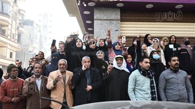 بكاء ودعاء.. وداع حزين من أهالي شربين لـ وائل الإبراشي على المقابر | فيديو وصور 