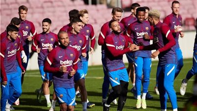 ميلان يدرس التعاقد مع نجم برشلونة