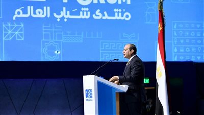 السيسي: ننفذ العديد من مشروعات الإصلاح.. والطرق الجديدة تشمل 8 حارات