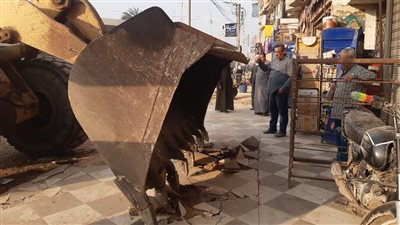 إزالة التعديات والبروز لتوسعة محاور عمرو بن العاص وعثمان محرم بالجيزة| فيديو وصور