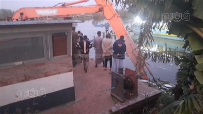 أول صور لحادث سقوط سيارة من معدية الجيزة