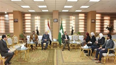 أسرة كاملة تعاني من أمراض مزمنة بالشرقية.. والمحافظ يأمر بصرف إعانة عاجلة لهم