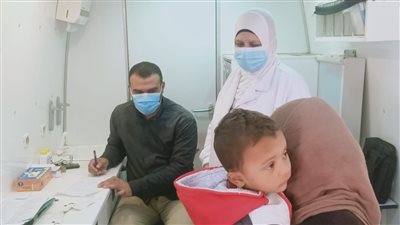 صحة الإسماعيلية تجري الكشف على 800 مواطن بمنطقة طوسون | صور 