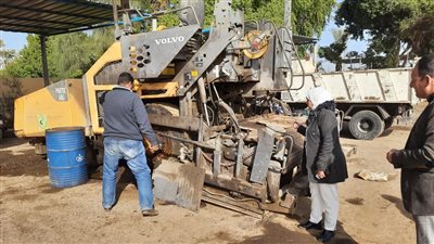 سكرتير مساعد أسيوط تتفقد وحدة مشروع الرصف للاطمئنان على سير العمل