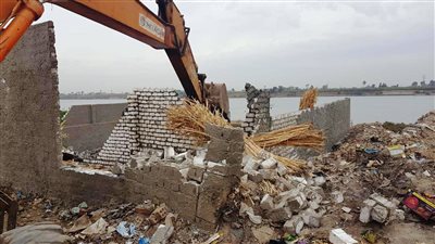 إزالة 12 حالة تعد على أملاك الري والمجاري المائية بسوهاج | صور 