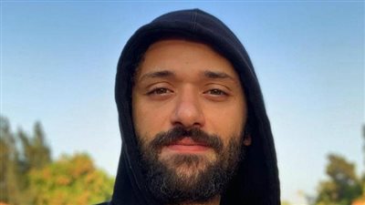 كريم محمود عبدالعزيز يحيي الذكرى السابعة لرحيل والده