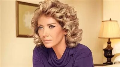 10 صور تبرز جمال الفنانة السورية سلافة معمار بطلة مسلسل عالحد