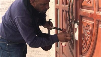 غلق  12 محلا تجاريا بالإسماعيلية ومصادرة 50 شيشة | صور