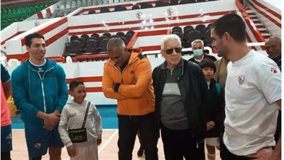 مرتضى منصور يجتمع بفريق اليد بالزمالك 