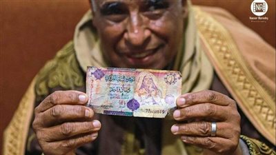 ليبي يشترط دينارا واحدا من عملة عليها صورة القذافي مهرا لابنته
