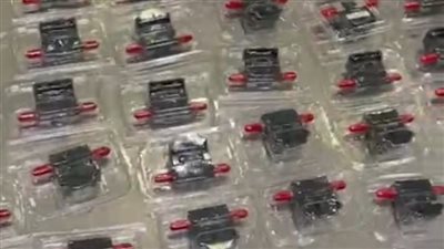 ضبط 15 جهازا طبيا بحوزة راكبة بمطار القاهرة | صور