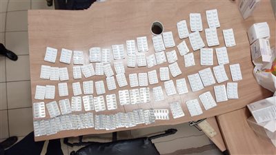 ضبط 790 قرص مخدر أخفاها راكب بمطار القاهرة