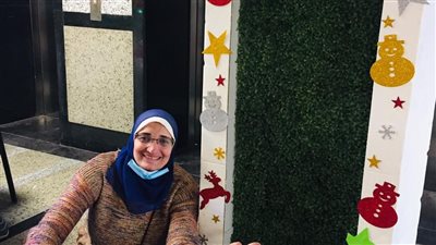 عضو مجلس غرفة الحرف اليدوية تزور القومي للأورام