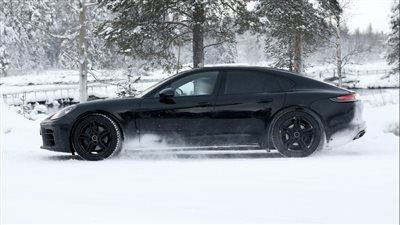 بورشه تختبر أداء محرك سيارة باناميرا 2023 