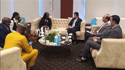 أشرف صبحي يلتقي مبعوث الاتحاد الأفريقي خلال مشاركتها بمنتدى شباب العالم