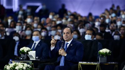السيسي يشهد حفل تخرج دفعات الأكاديمية الوطنية للتدريب بمنتدى شباب العالم
