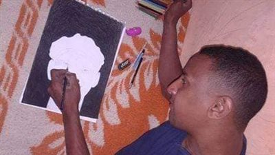 الرسم والتواشيح هواية ابن المحاميد.. حكاية أحمد حسن علي مع النجاح