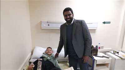 ناشئ زد يجري جراحة كسر خلعي بمنشأ العضلة الأمامية