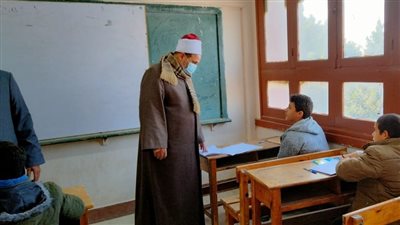 طلاب النقل الابتدائي والإعدادي الأزهري يواصلون امتحانات الفصل الدراسي الأول