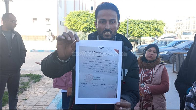 احد العاملين المفصولين