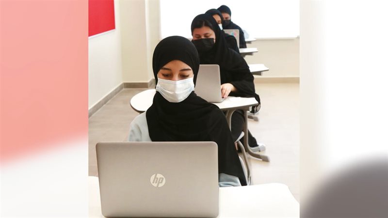 الإمارات تمدد التعليم