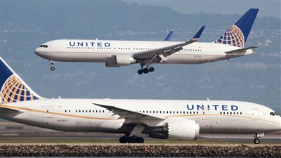 يونايتد إيرلاينز الأمريكية تلغي رحلات جوية بعد إصابة 3 آلاف موظف بكورونا