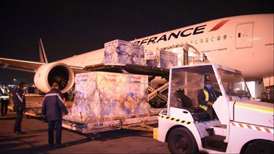 الصحة: خضوع شحنة لقاح أسترازينيكا من الأرجنتين للتحاليل بمعامل هيئة الدواء