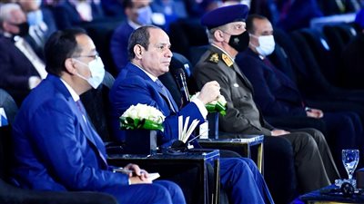 السيسي يسلم شهادات التخرج لخريجي الأكاديمية الوطنية للتدريب