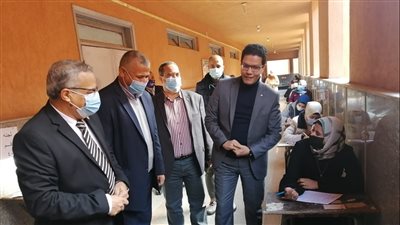 نائبا رئيس جامعة بنها يواصلان جولاتهما لمتابعة سير الامتحانات بالكليات