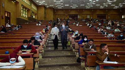 9674 طالبا يؤدون امتحانات الفصل الدراسي الأول بحقوق سوهاج|صور 