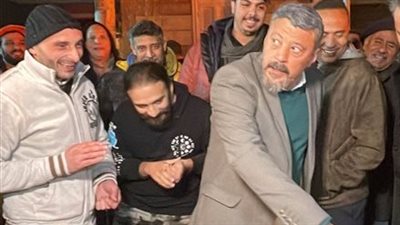 فريق عمل فيلم شمس يحتفل بعيد ميلاد عمرو عبد الجليل