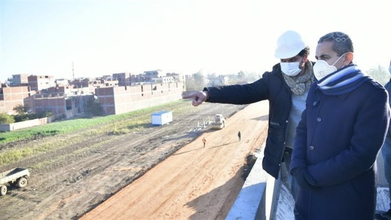 محافظ الغربية بقرية