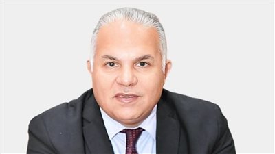 وكيل التعليم بالفيوم يحيل مسئولي مدرسة ابتدائية للتحقيق لعدم الالتزام بطابور الصباح 