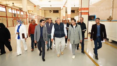 محافظ مطروح يتفقد مصنع الوجبة بالكيلو 10 ويوجه بسرعة إعداد خطة للاستغلال الأمثل خلال الموسم السياحي