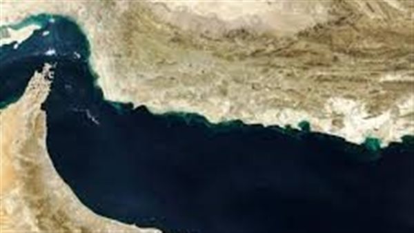 نيويورك تايمز: مضيق هرمز 